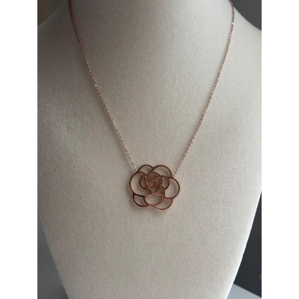 Gold Flower Necklace Rose Pendant Minimal Dainty Floral Elegant Jewelry - Picture 4 of 5